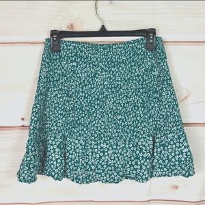 Divided H&M woman's smocked floral mini Skirt Small